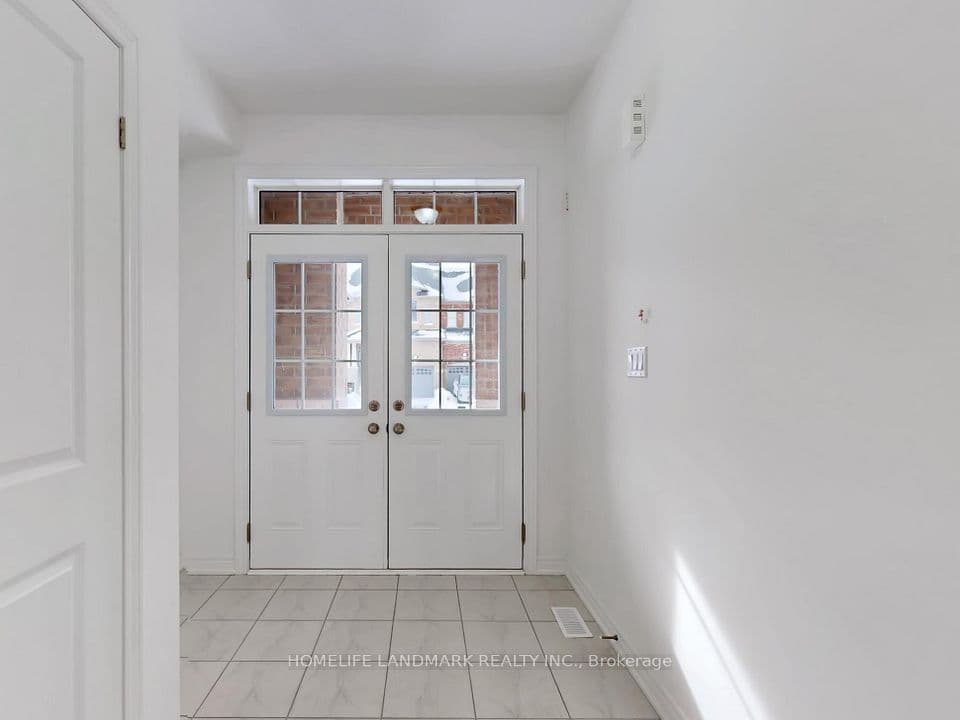 8 Bushwood Trail, Brampton, ON L7A 5J7 – photo 3