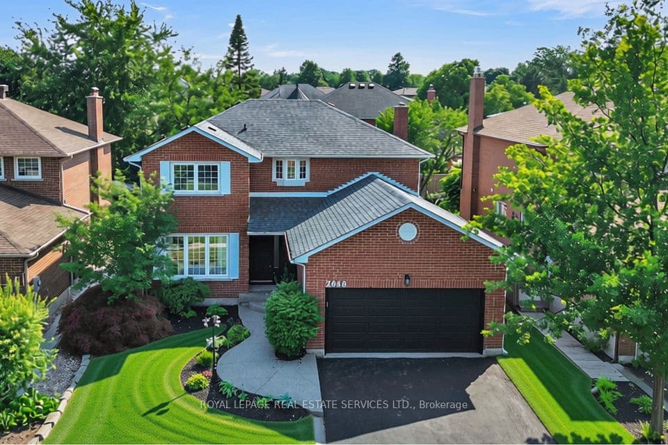 2048 Sixth Line, Oakville, ON L6H 3N2 – main photo