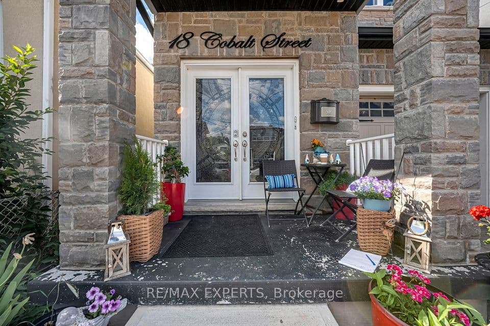 18 Cobalt Street, Toronto, ON M6M 2K2 – photo 2