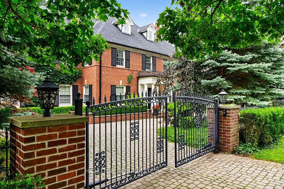 246 Riverside Drive, Toronto, ON M6S 4A9 – photo 3