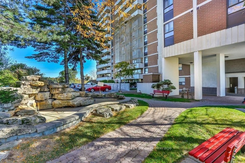 541 Blackthorn Avenue 107, Toronto, ON M6M 5A6 – photo 3