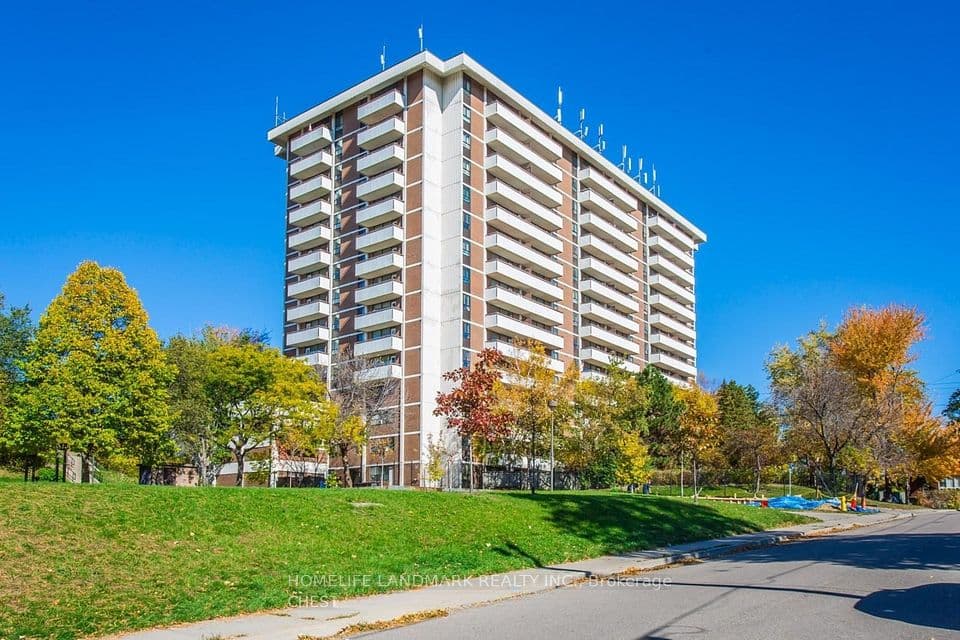 541 Blackthorn Avenue 107, Toronto, ON M6M 5A6 – main photo