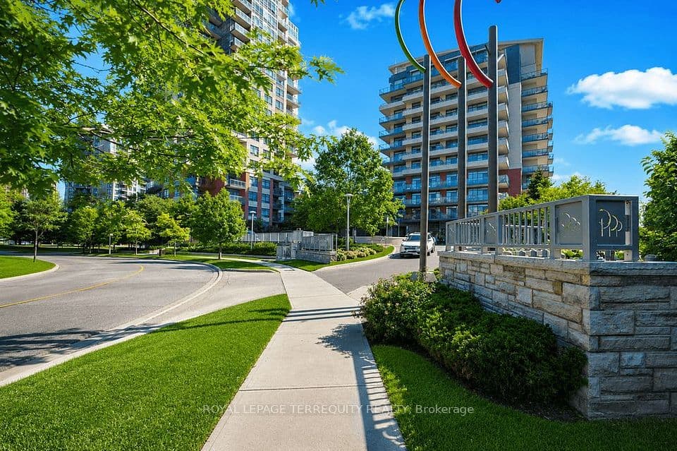 35 Fontenay Court 202, Toronto, ON M9A 0E2 – photo 2