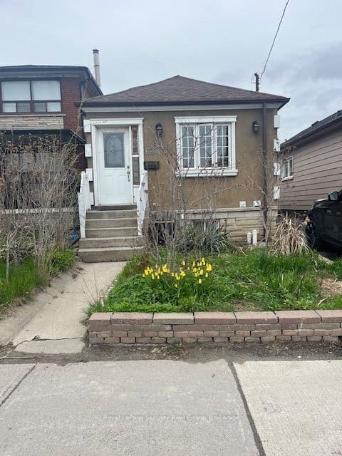 627 Caledonia Road, Toronto, ON M6E 4V7 – photo 2