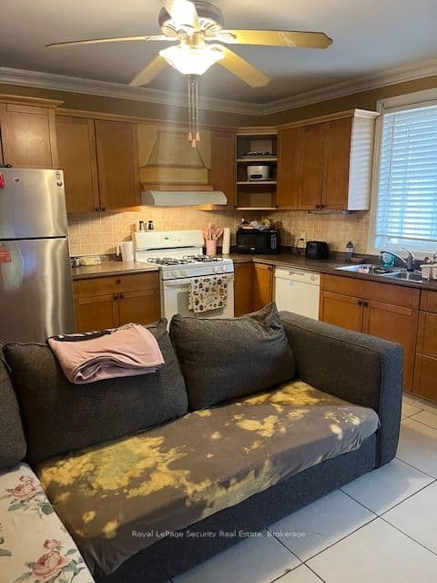 627 Caledonia Road, Toronto, ON M6E 4V7 – photo 3