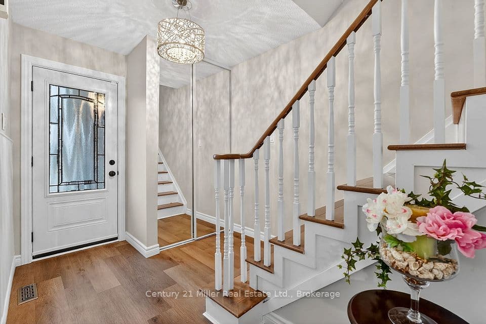 2451 Malcolm Crescent, Burlington, ON L7P 3Y7 – photo 3