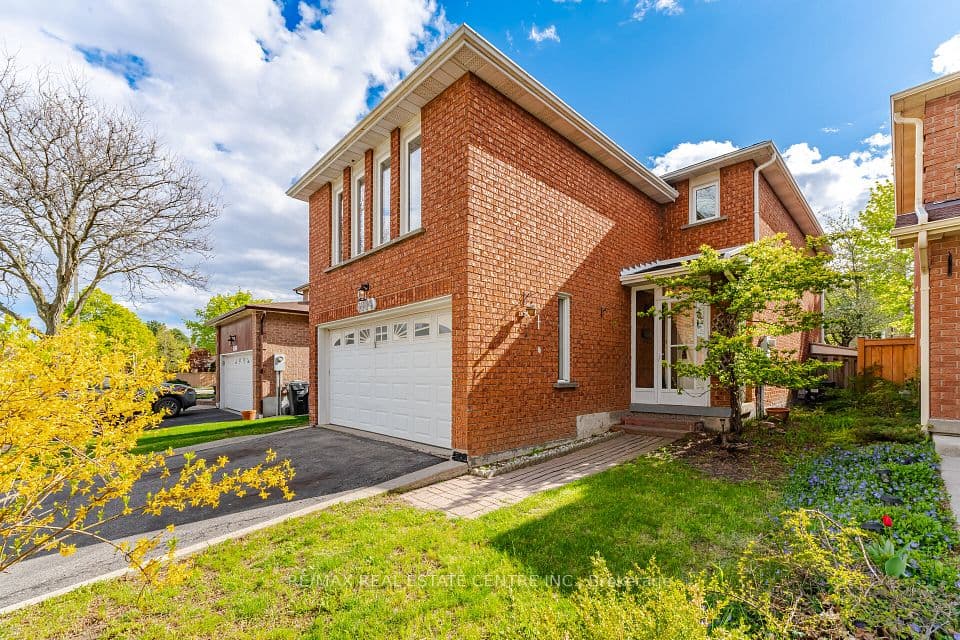 6884 Edenwood Drive, Mississauga, ON L5N 4V6 – photo 2