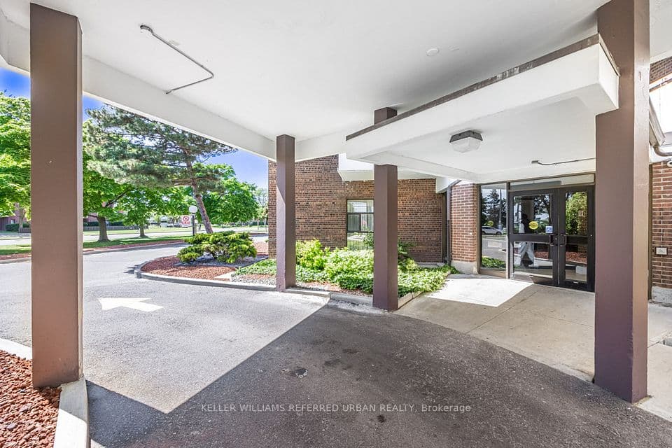 3025 Queen Frederica Drive 1007, Mississauga, ON L4Y 3A1 – photo 2