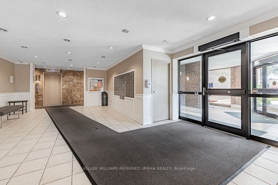 3025 Queen Frederica Drive 1007, Mississauga, ON L4Y 3A1 – photo 3