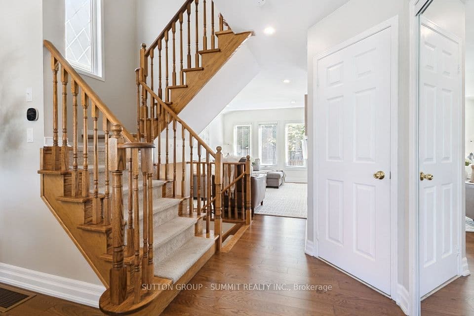 2163 SUTTON Drive, Burlington, ON L7L 7K5 – photo 3