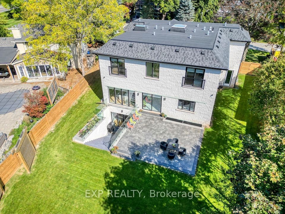 150 WOLFDALE Avenue, Oakville, ON L6L 4S1 – photo 3