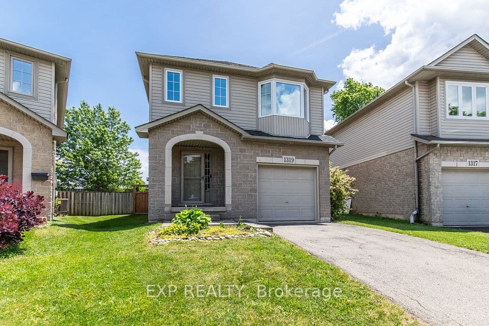 1319 Bonnie Court, Burlington, ON L7R 5A2 – photo 2