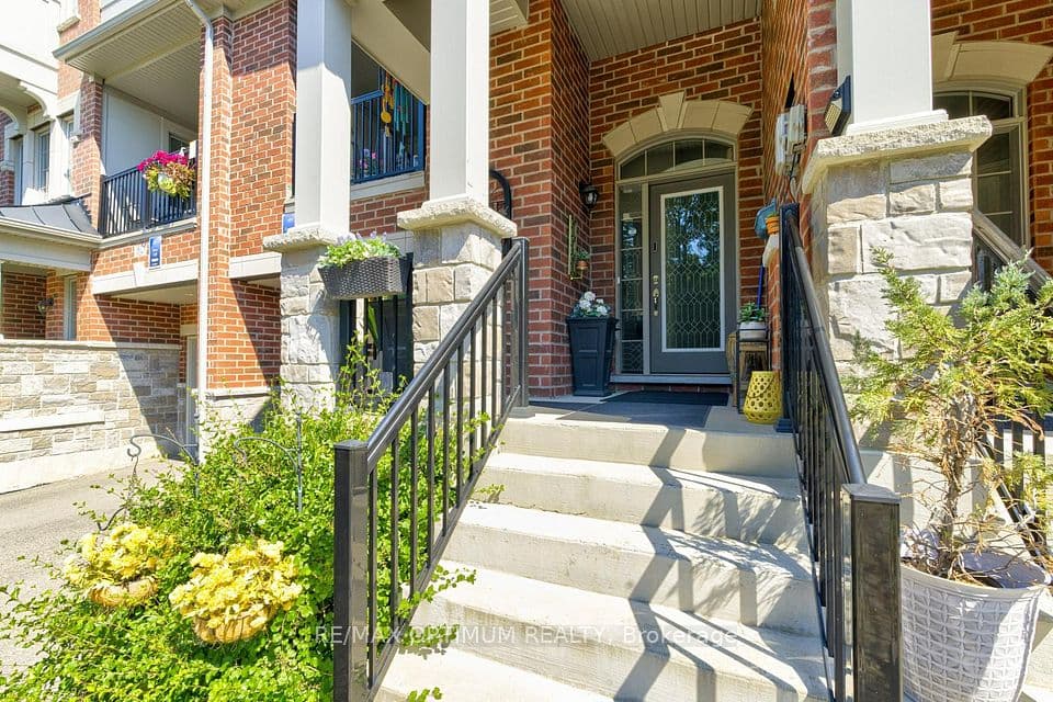 82 Oakmore Lane, Brampton, ON L6Y 6H5 – photo 3
