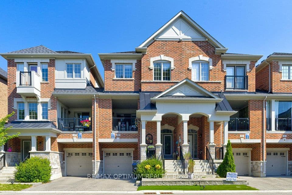 82 Oakmore Lane, Brampton, ON L6Y 6H5 – main photo