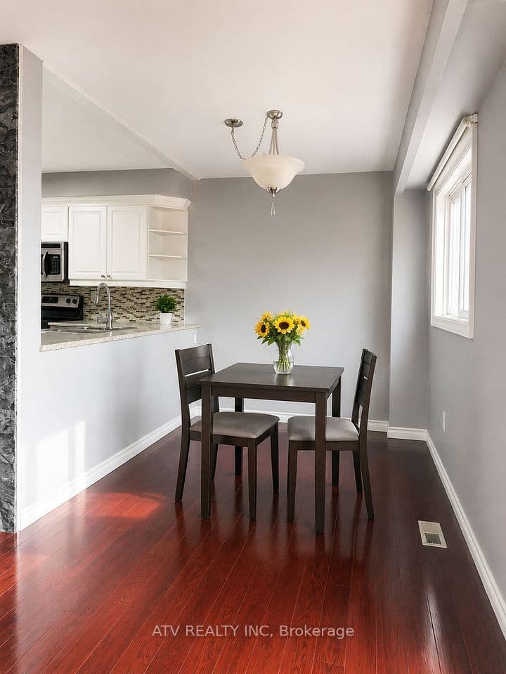 1538 Lancaster Drive 119, Oakville, ON L6H 2Z3 – photo 3