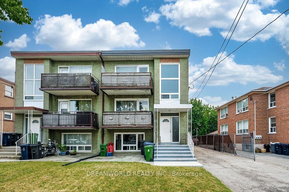 7 Diana Drive, Toronto, ON M3M 2W2 – main photo