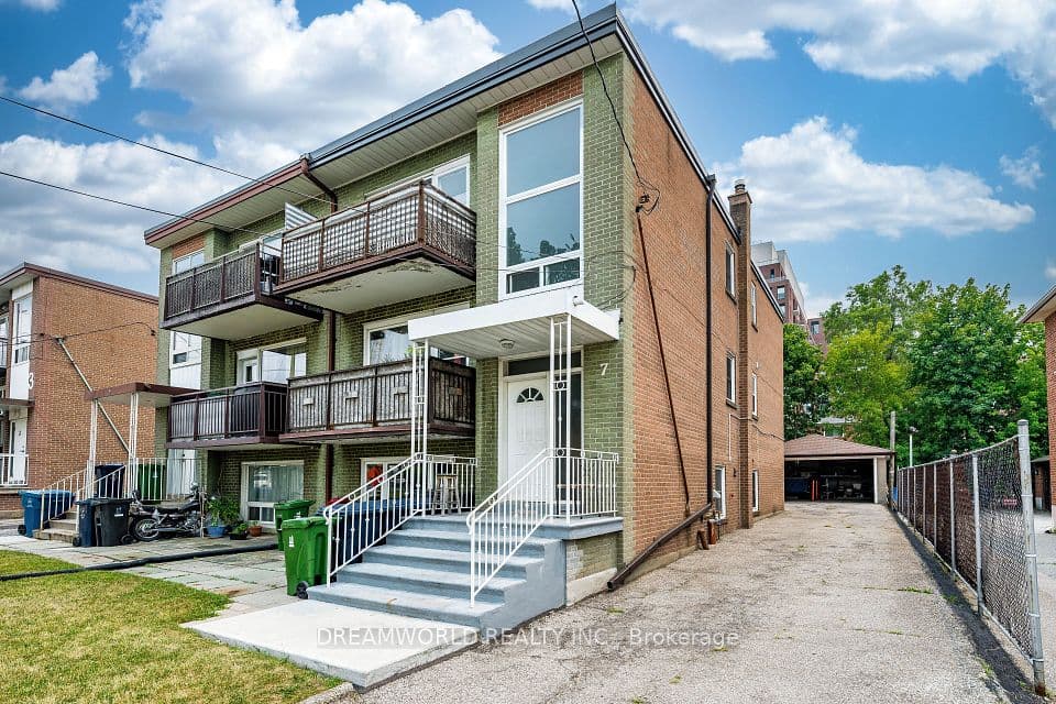 7 Diana Drive, Toronto, ON M3M 2W2 – photo 3