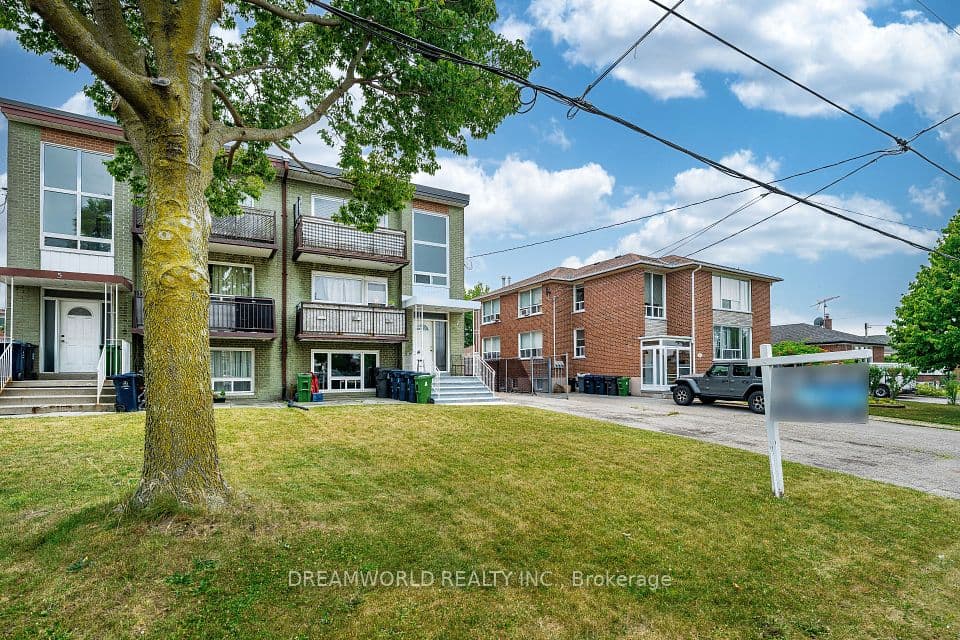 7 Diana Drive, Toronto, ON M3M 2W2 – photo 2
