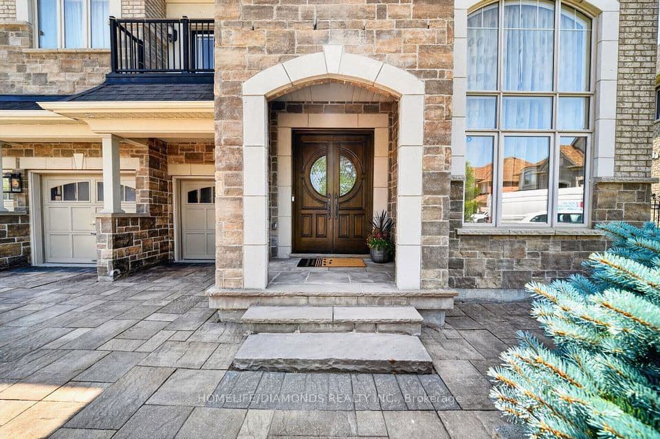115 LATANIA Boulevard, Brampton, ON L6P 2Z2 – photo 3