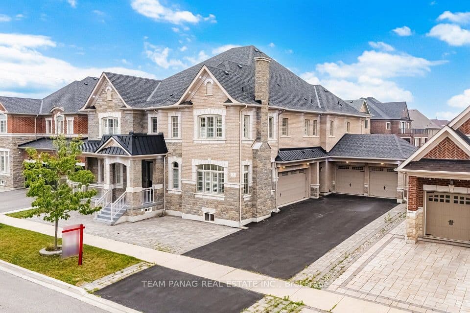 7 Balloon Crescent, Brampton, ON L6P 4B7 – main photo