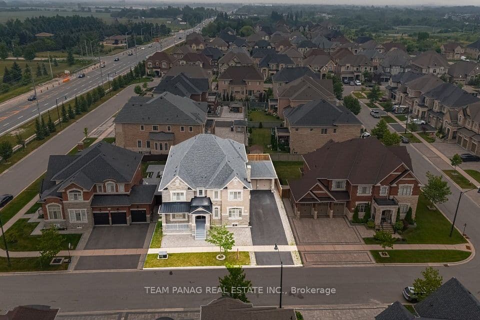 7 Balloon Crescent, Brampton, ON L6P 4B7 – photo 2