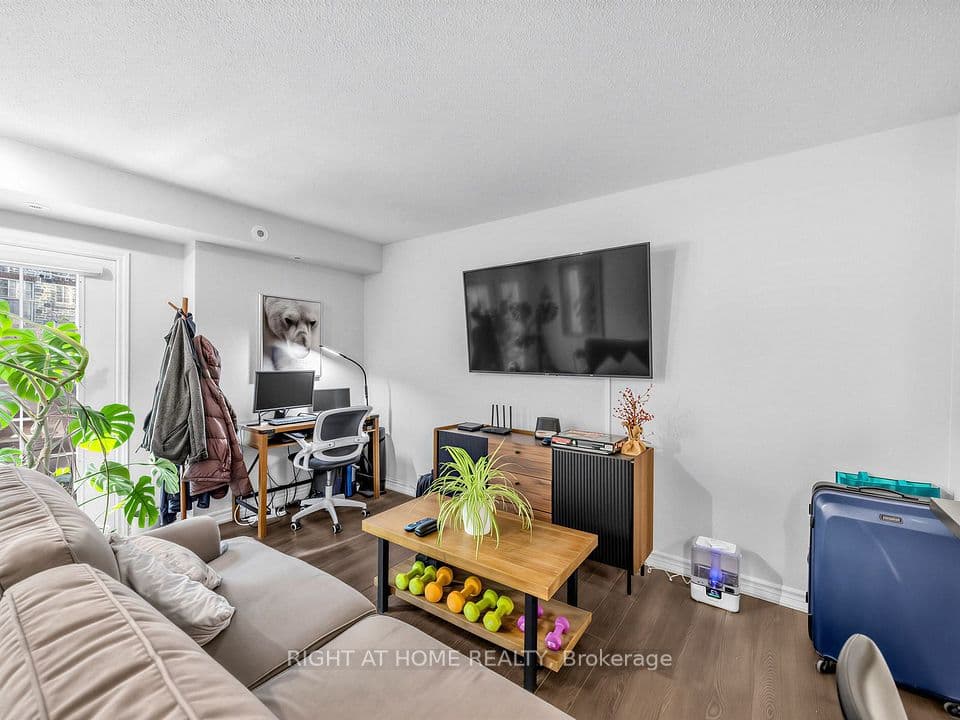 95 The Queensway 61, Toronto, ON M6S 5A7 – photo 3
