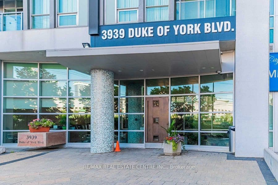3939 Duke Of York Boulevard 913, Mississauga, ON L5B 4N2 – photo 2
