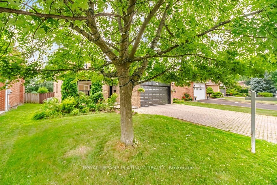 2542 Pollard Drive, Mississauga, ON L5C 3H1 – photo 3