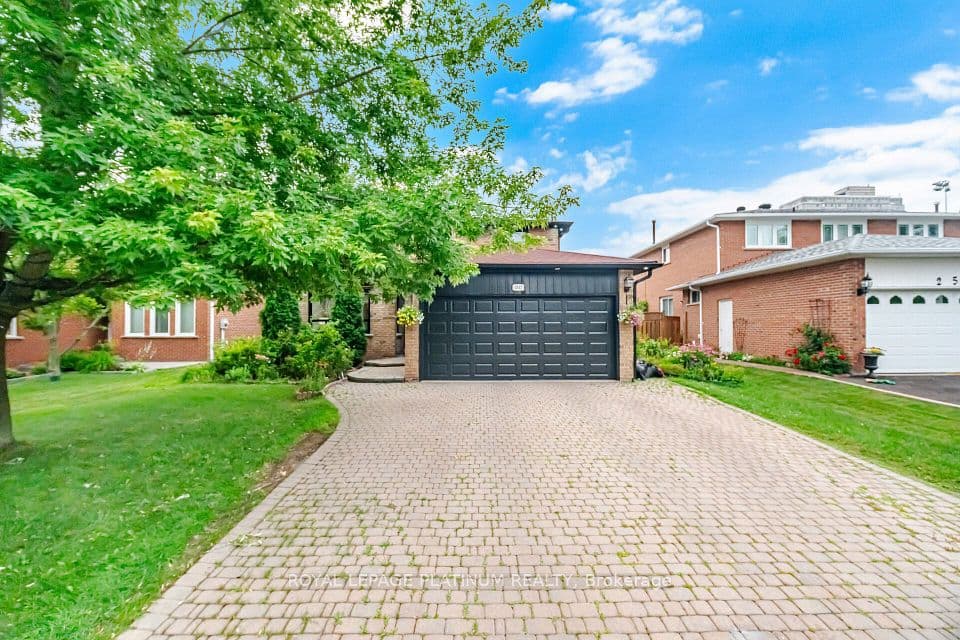 2542 Pollard Drive, Mississauga, ON L5C 3H1 – photo 2