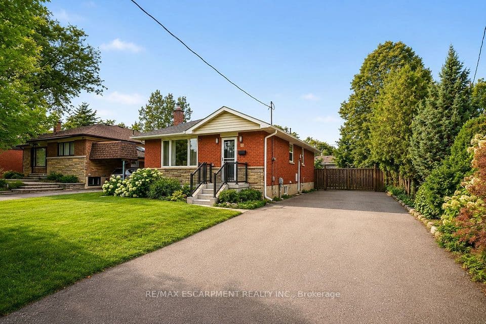 715 Drury Lane, Burlington, ON L7R 2X9 – photo 2