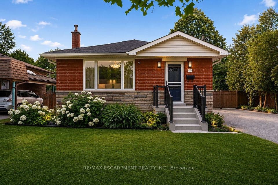 715 Drury Lane, Burlington, ON L7R 2X9 – main photo