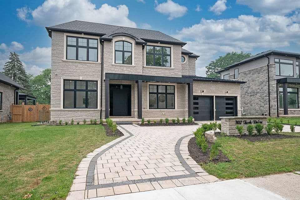 302 Tuck Drive, Burlington, ON L7L 2R1 – main photo