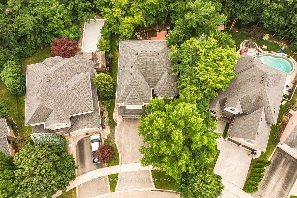2044 Waterbridge Drive, Burlington, ON L7M 3W2 – main photo