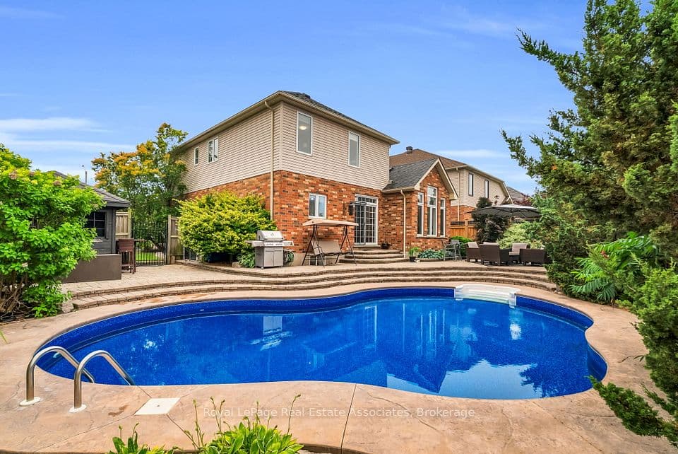 27 Rennie Street, Halton Hills, ON L7J 2Y7 – main photo