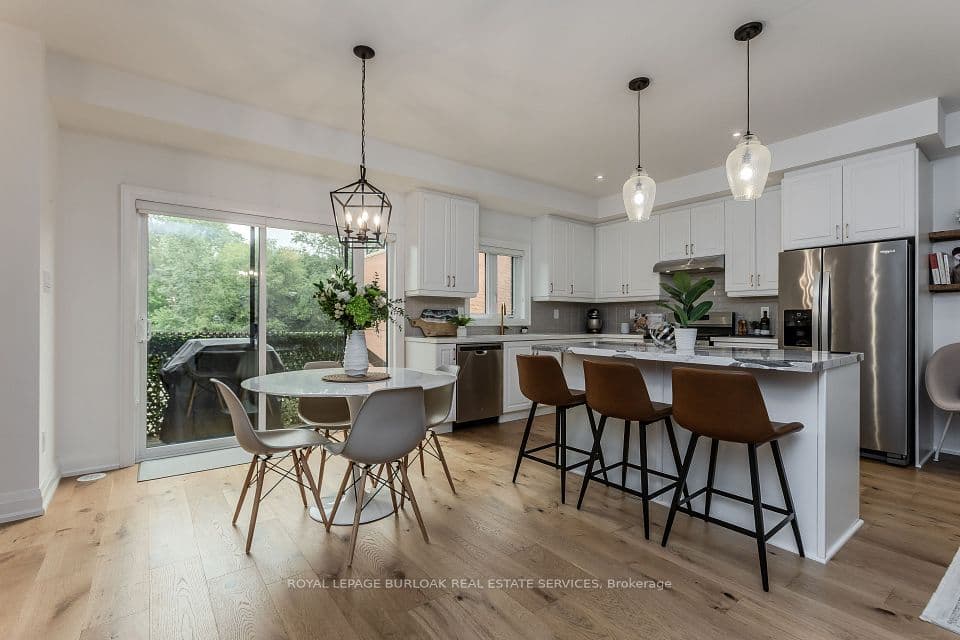 2071 Ghent Avenue 3, Burlington, ON L7R 1Y4 – main photo