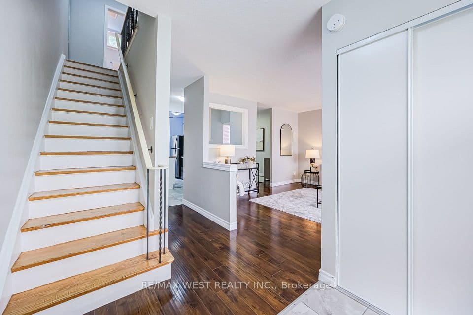 3226 The Credit Woodlands N/A 3226, Mississauga, ON L5C 2J6 – photo 2