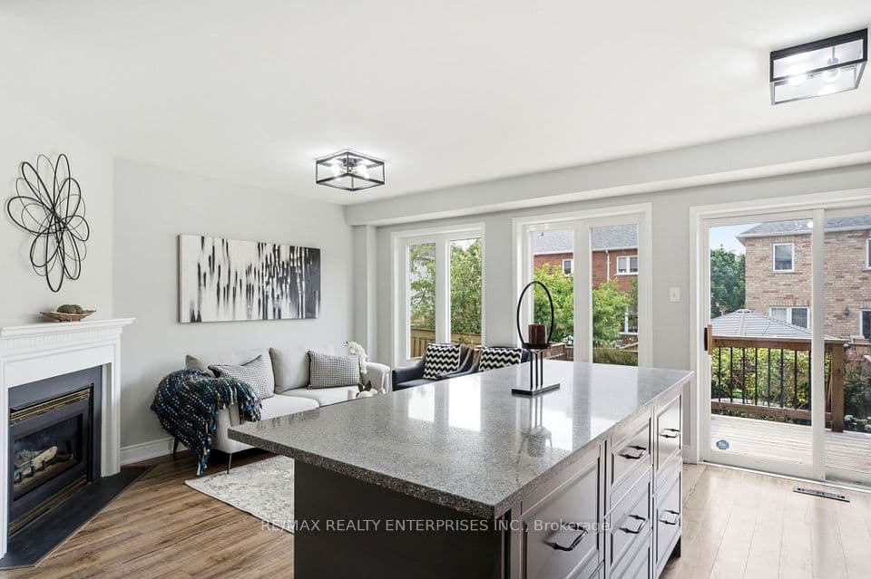 6930 Elliott Parliament Street, Mississauga, ON L5W 1B5 – main photo