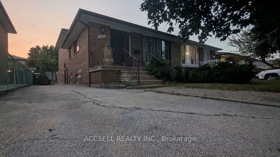 1055 Claredale Road, Mississauga, ON L5G 1T5 – main photo