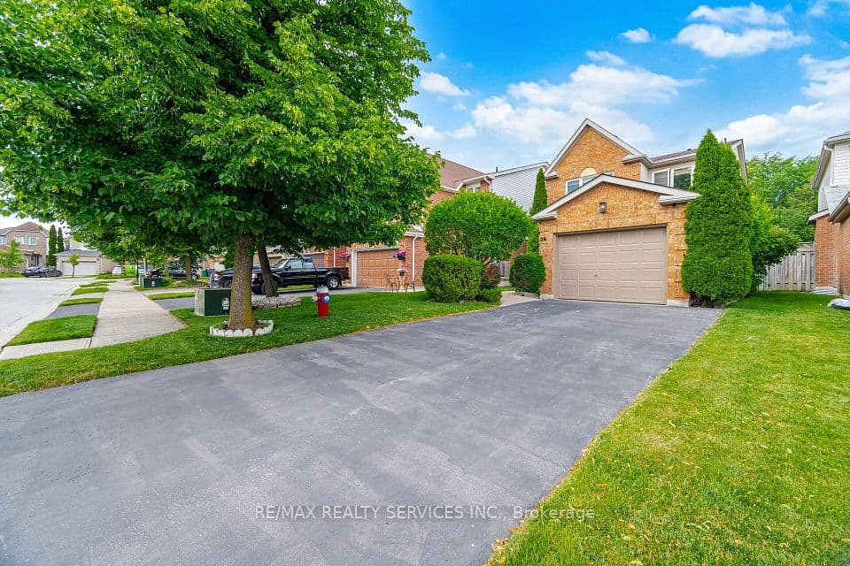 38 Furrows End, Brampton, ON L6Z 4S5 – main photo