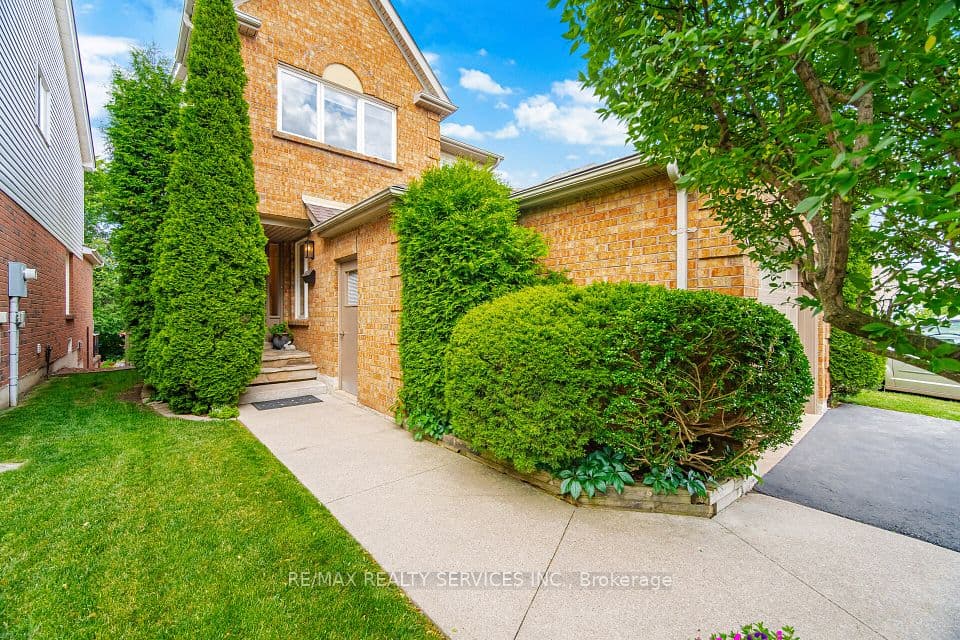 38 Furrows End, Brampton, ON L6Z 4S5 – photo 3
