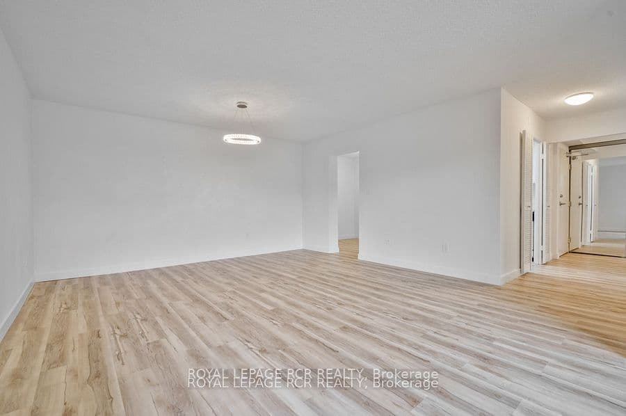 1535 Lakeshore Road E 205, Mississauga, ON L5E 3E2 – photo 3