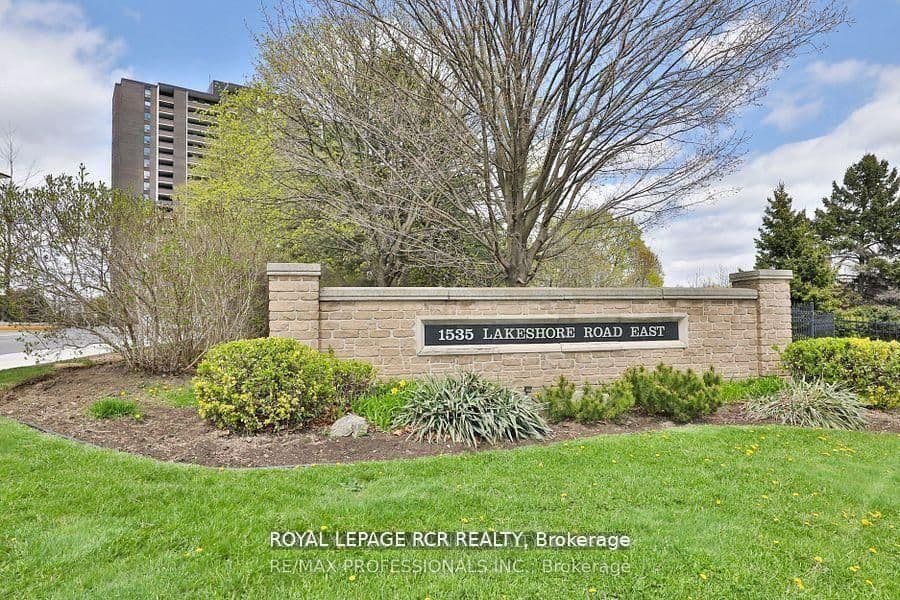 1535 Lakeshore Road E 205, Mississauga, ON L5E 3E2 – main photo