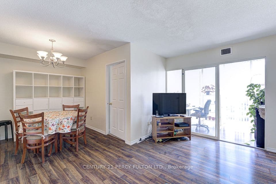 285 Enfield Place 2006, Mississauga, ON L5B 3Y6 – main photo