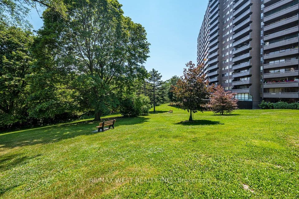 11 Wincott Drive 1104, Toronto, ON M9R 2R9 – photo 3