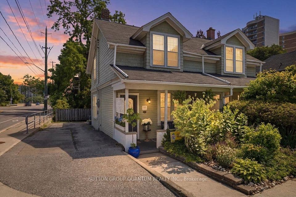 137 Chisholm Street, Oakville, ON L6K 3J1 – main photo