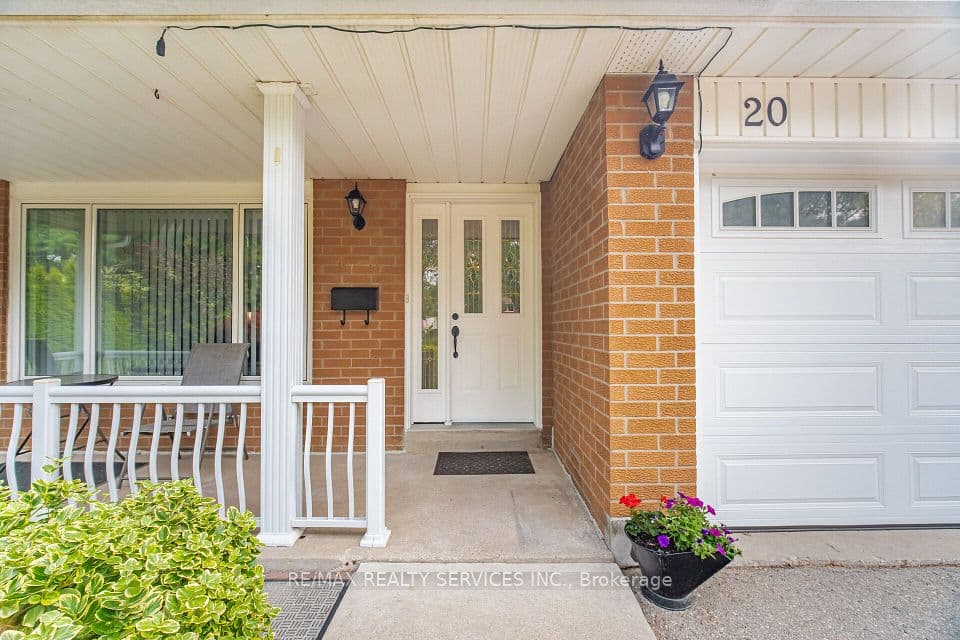 20 Malcolm Crescent, Brampton, ON L6S 3C8 – photo 3