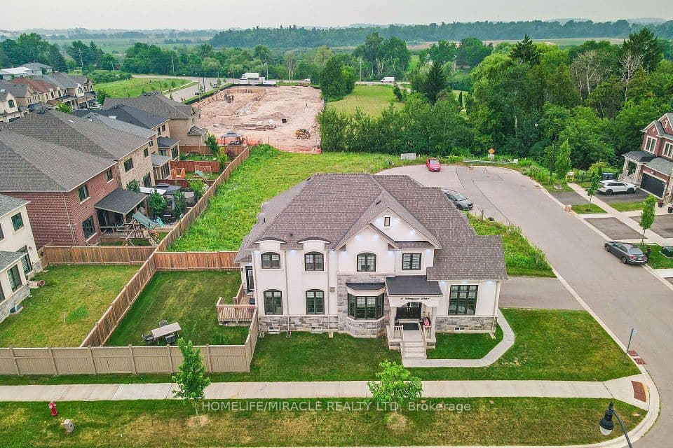 4 Vineyard Drive, Brampton, ON L6Y 1P3 – main photo