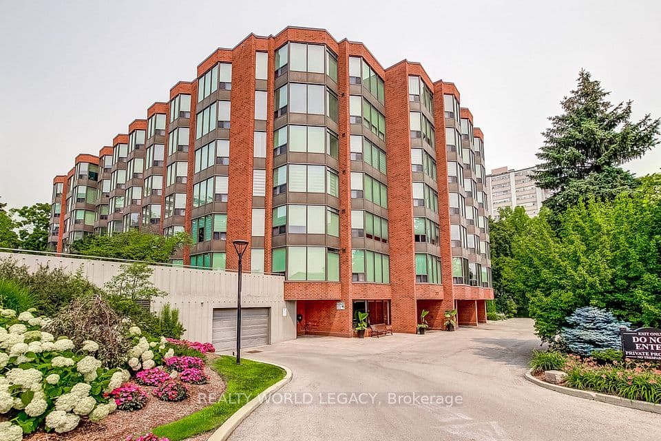 2121 Lakeshore Road 501, Burlington, ON L7R 1C9 – main photo