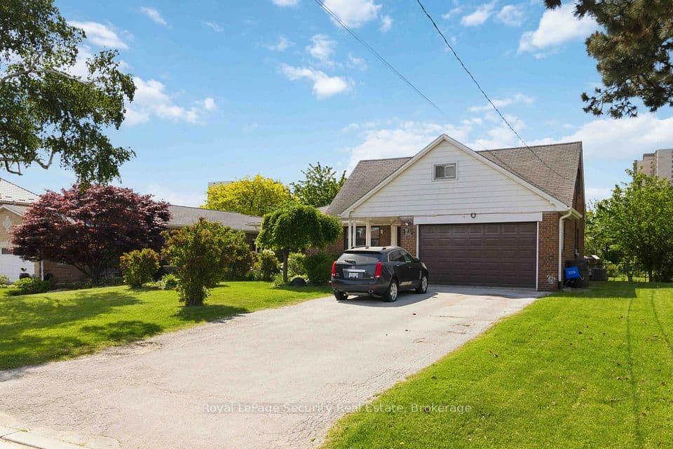 73 St Andrews Boulevard, Toronto, ON M9R 1W4 – photo 2