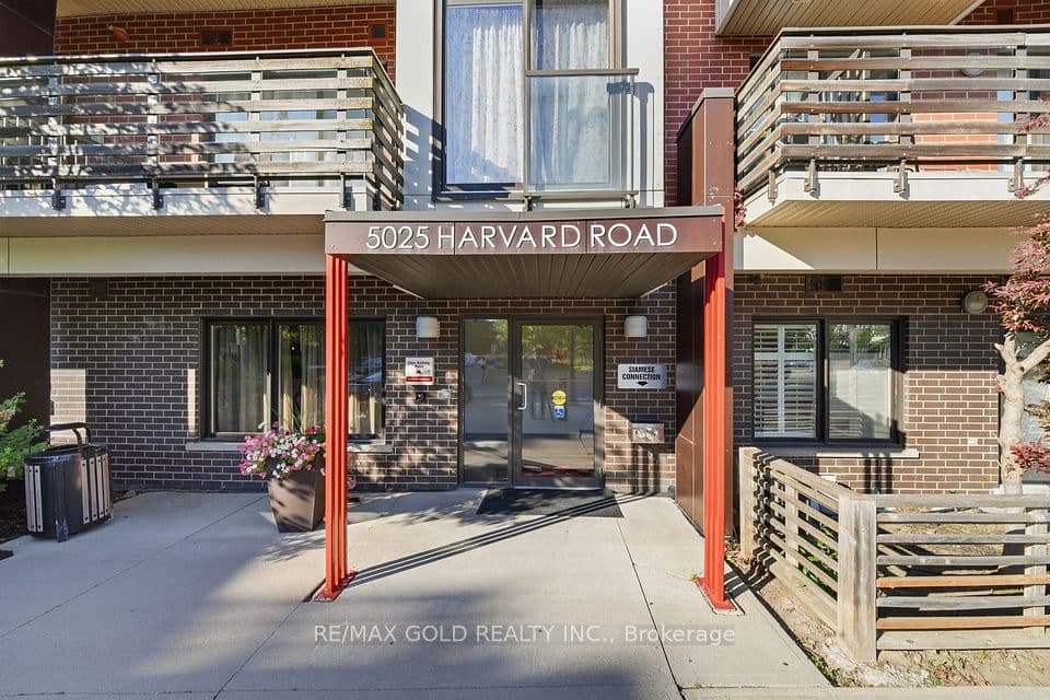 5025 Harvard Road 211, Mississauga, ON L5M 0W6 – main photo
